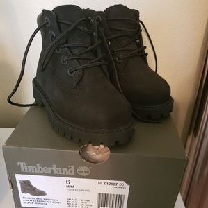 Black timberland boots (little boys)